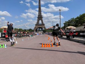 Paris Slalom World Cup 2022 - Hybrid slalom skateboard devant la Tour Eiffel