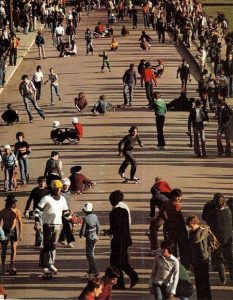 Skateboard et roller au Trocadéro